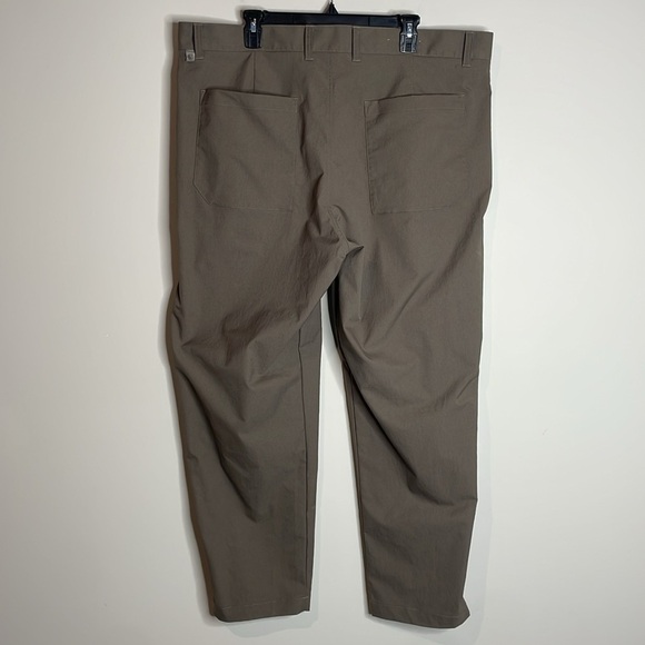 Lululemon | Men’s Relaxed Tapered Twill Pants Size 40 - Picture 6 of 8
